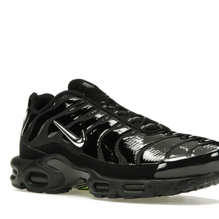 Nike Air Max Plus Black Chrome FJ2591-001, trois-quarts avant extérieur