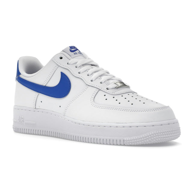 Nike Air Force 1 Low '07 White Hyper Royal FJ4146-113, trois-quarts avant extérieur