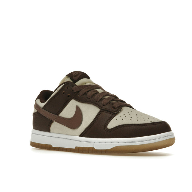 Nike Dunk Low Plum Eclipse FJ4734-100, trois-quarts avant extérieur