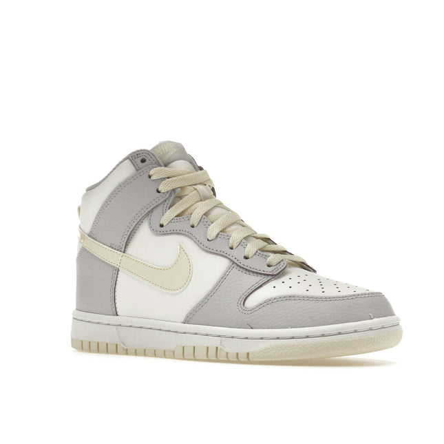 Nike Dunk High Coconut Milk Oxygen Purple FN3504-100, trois-quarts avant extérieur