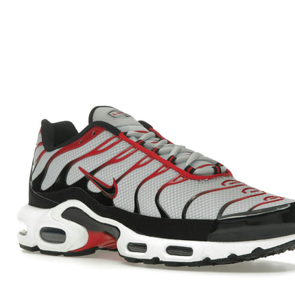 Nike Air Max Plus Pure Platinum Black University Red FN6949-002, trois-quarts avant extérieur