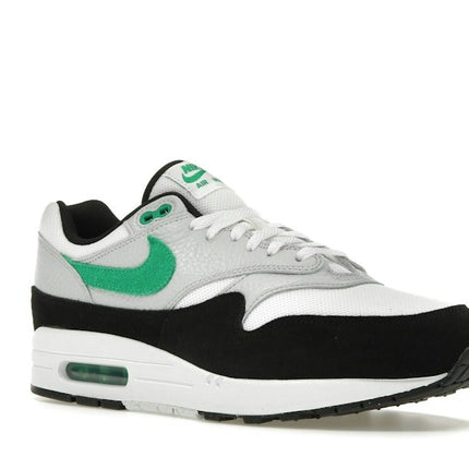 Nike Air Max 1 White Black Stadium Green FN6952-100, trois-quarts avant extérieur