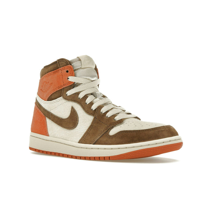 Air Jordan 1 Retro High OG SP Dusted Clay FQ2941-200, trois-quarts avant extérieur