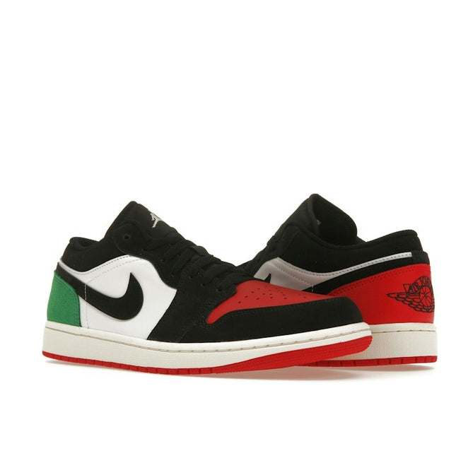 Air Jordan 1 Low Quai 54 (2023) FQ6703-100, trois-quarts de la paire asymétrique