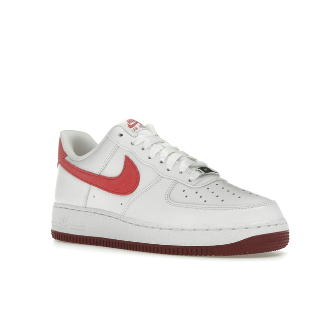 Nike Air Force 1 Low '07 XLD Valentine's Day 2024 FQ7626-100, trois-quarts avant extérieur