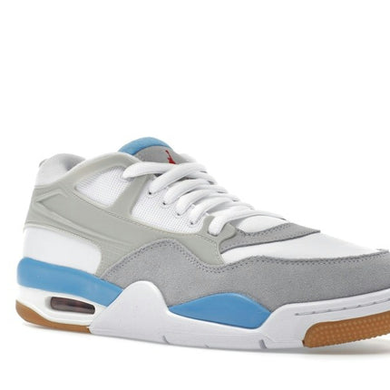 Air Jordan 4 RM White Legend Blue FQ7939-104, trois-quarts avant extérieur