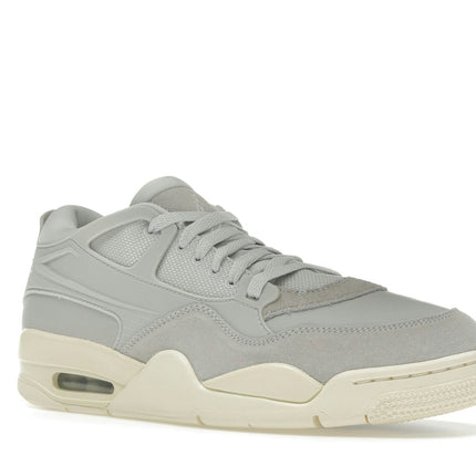 Air Jordan 4 RM Neutral Grey Coconut Milk FQ7940-001, trois-quarts avant extérieur