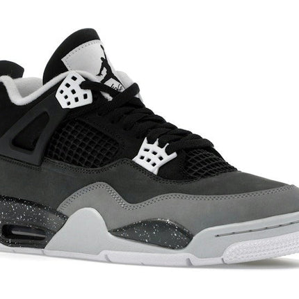 Air Jordan 4 Retro Fear FQ8138-002, trois-quarts avant extérieur