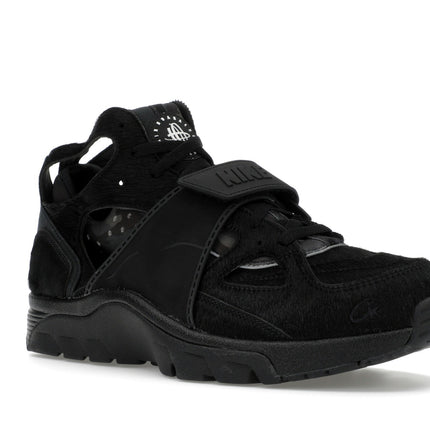 Nike Air Trainer Huarache Corteiz Black FQ8793-003, trois-quarts avant extérieur