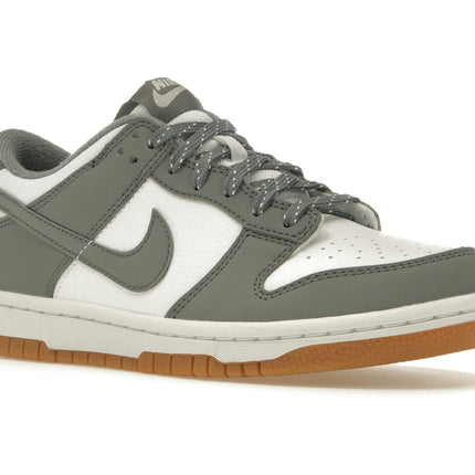 Nike Dunk Low Reflective Grey FV0374-100, trois-quarts avant extérieur