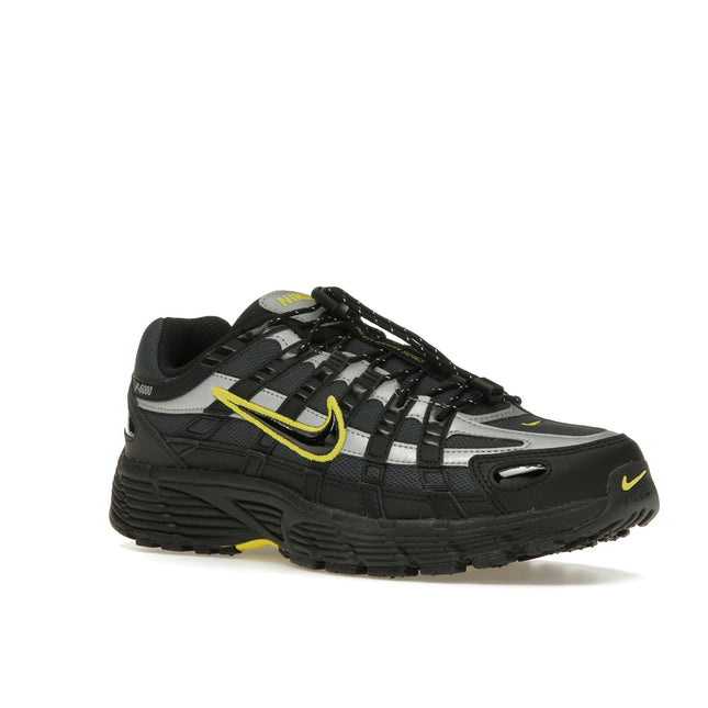 Nike P-6000 Anthracite High Voltage FV0943-001, trois-quarts avant extérieur
