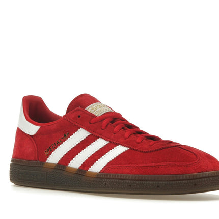 Adidas Handball Spezial Scarlet FV1227, trois-quarts avant extérieur