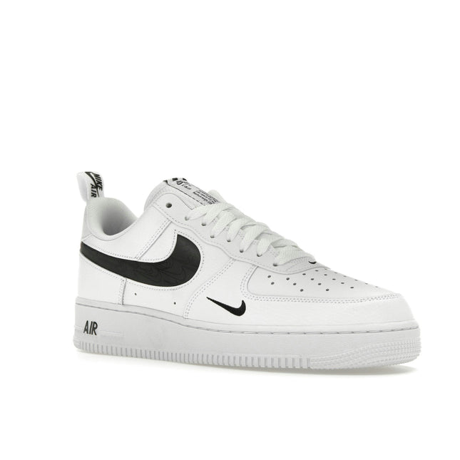 Nike Air Force 1 Low Reflective Swoosh White Black FV1320-100, trois-quarts avant extérieur