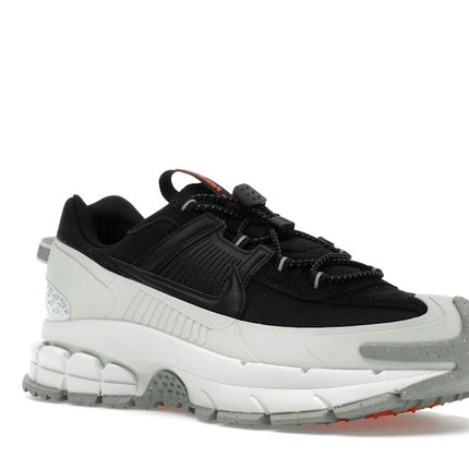 Nike Zoom Vomero 5 Roam Black Light Silver FV2295-001, trois-quarts avant extérieur