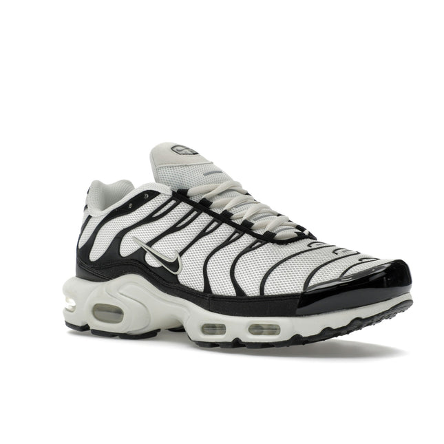 Nike Air Max Plus Panda FV6264-001, trois-quarts avant extérieur