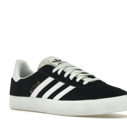 Adidas Gazelle ADV Black White Gold FX6563, trois-quarts avant extérieur
