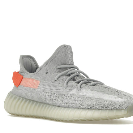 Adidas Yeezy Boost 350 V2 Tail Light FX9017, trois-quarts avant extérieur