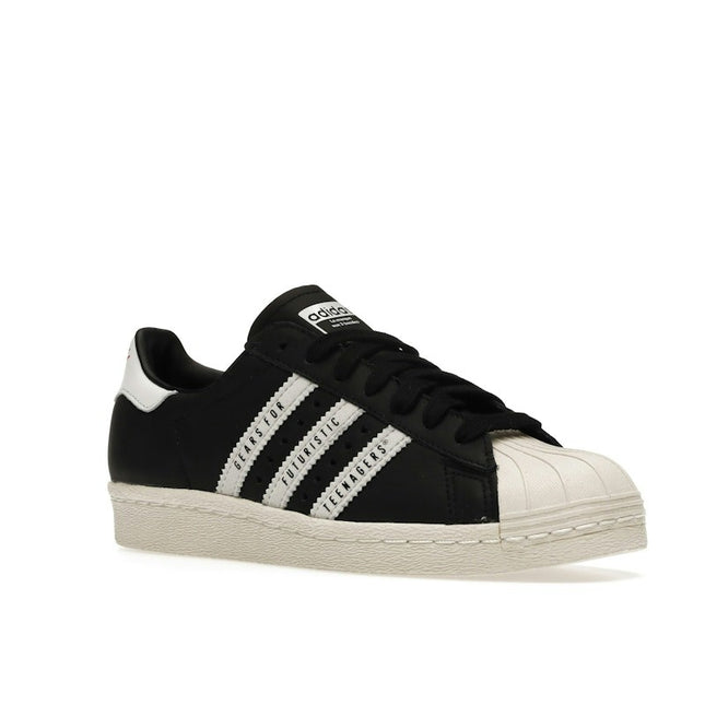 Adidas Superstar Human Made Black White FY0729, trois-quarts avant extérieur