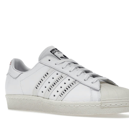 Adidas Superstar Human Made White FY0730, trois-quarts avant extérieur