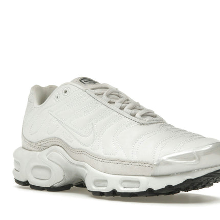 Nike Air Max Plus Platinum Tint FZ4342-001, trois-quarts avant extérieur