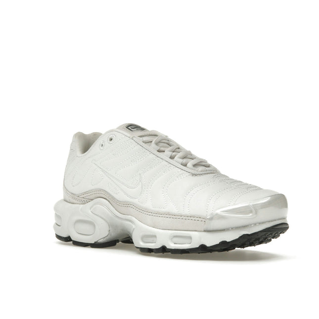 Nike Air Max Plus Platinum Tint FZ4342-001, trois-quarts avant extérieur