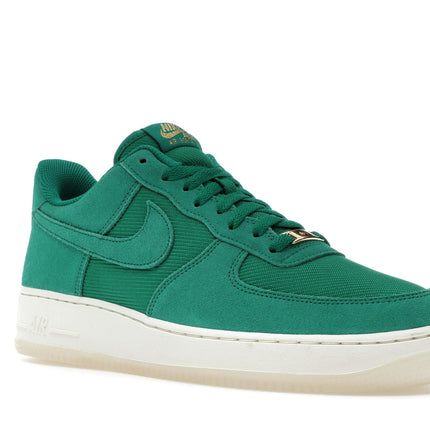 Nike Air Force 1 Low '07 LV8 Malachite Pale Ivory Metallic Gold FZ5222-300, trois-quarts avant extérieur