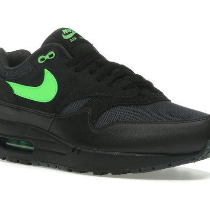 Nike Air Max 1 Essential Black Green Strike FZ5808-012, trois-quarts avant extérieur