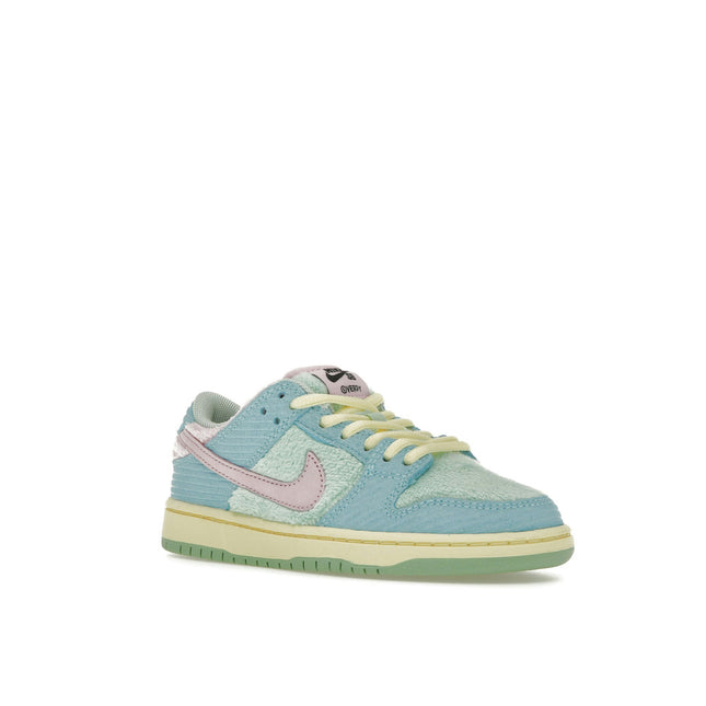 Nike SB Dunk Low Verdy Visty (PS) FZ7195-400, trois-quarts avant extérieur