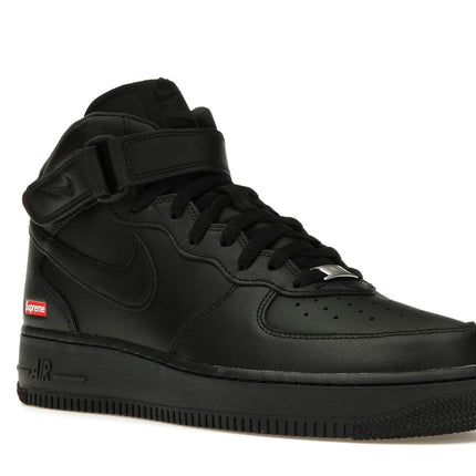 Nike Air Force 1 Mid Supreme Black FZ8784-001, trois-quarts avant extérieur