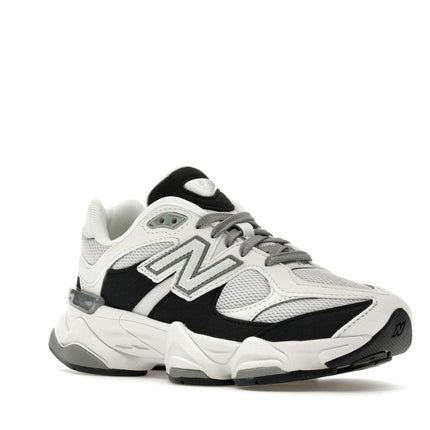 New Balance 9060 Reflection Black (GS) GC9060RB, trois-quarts avant extérieur