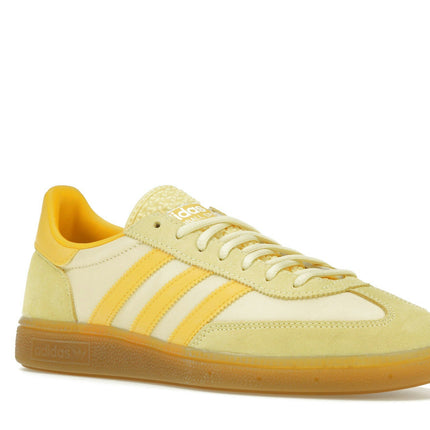 Adidas Handball Spezial Almost Yellow GY7407, trois-quarts avant extérieur