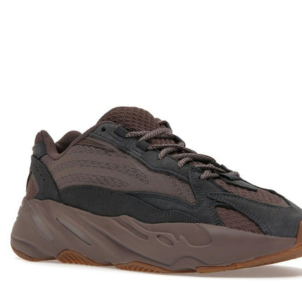 Adidas Yeezy 700 V2 Mauve GZ0724, trois-quarts avant extérieur