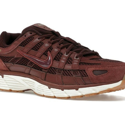Nike P-6000 SE Dark Pony Metallic Gold HF0015-200, trois-quarts avant extérieur