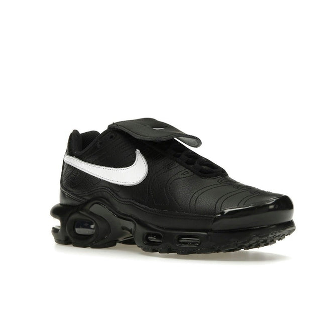 Nike Air Max Plus Tiempo Black White HF0074-001, trois-quarts avant extérieur