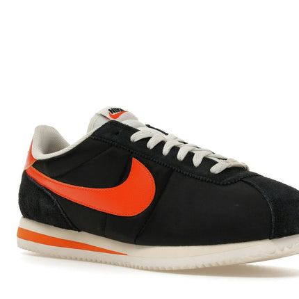 Nike Cortez TXT Black Sail Safety Orange HF0263-003, trois-quarts avant extérieur