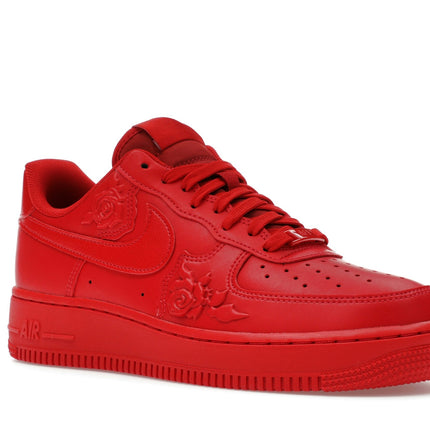 Nike Air Force 1 Low '07 Red Roses HF2016-600, trois-quarts avant extérieur