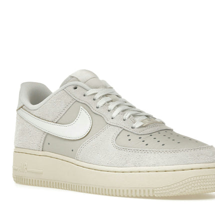 Nike Air Force 1 Low '07 Phantom Summit White Light Bone HF2897-001, trois-quarts avant extérieur