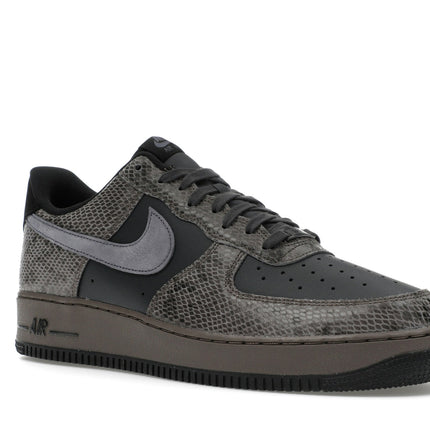 Nike Air Force 1 Low Off Noir Snakeskin HF2898-001, trois-quarts avant extérieur