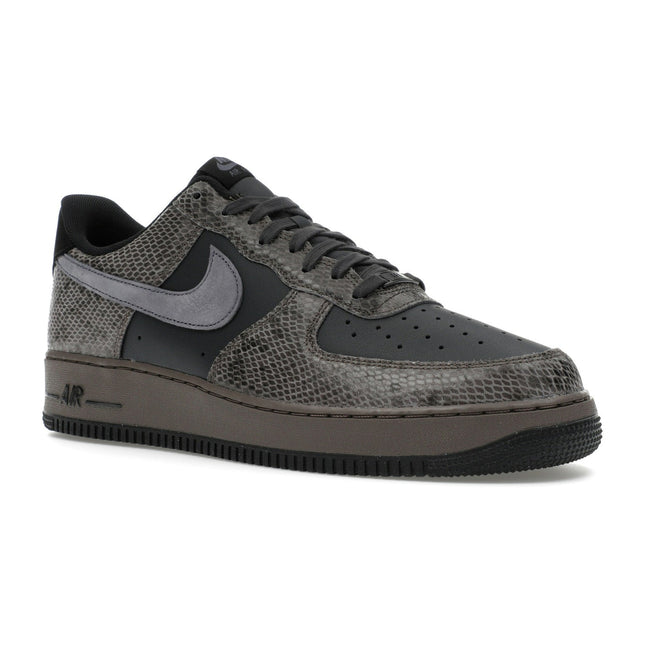 Nike Air Force 1 Low Off Noir Snakeskin HF2898-001, trois-quarts avant extérieur