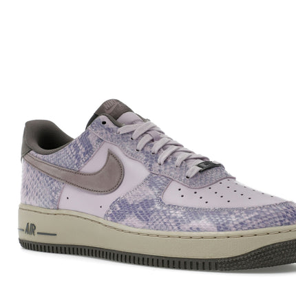 Nike Air Force 1 Low Purple Snakeskin HF2898-500, trois-quarts avant extérieur