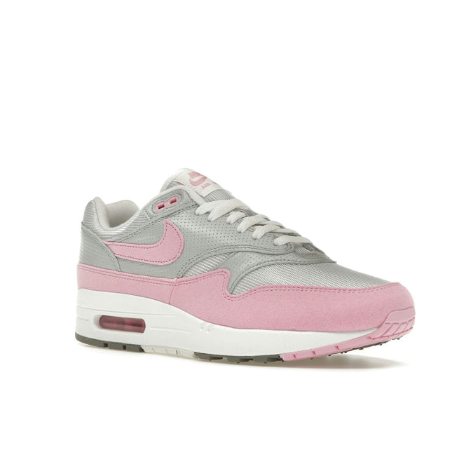 Nike Air Max 1 '87 Metallic Platinum Pink Rise HF5387-001, trois-quarts avant extérieur