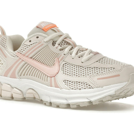 Nike Zoom Vomero 5 Phantom Echo Pink HF6998-003, trois-quarts avant extérieur