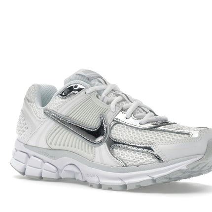 Nike Zoom Vomero 5 Chrome Toe HF7723-100, trois-quarts avant extérieur