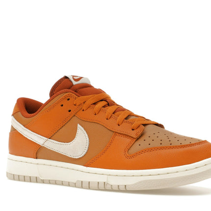 Nike Dunk Low Retro SE Monarch HJ9121-815, trois-quarts avant extérieur