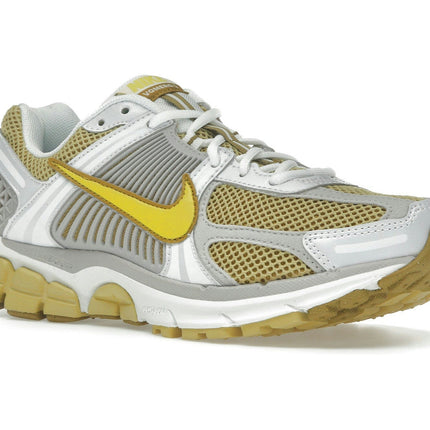 Nike Zoom Vomero 5 Bronzine HJ9607-700, trois-quarts avant extérieur