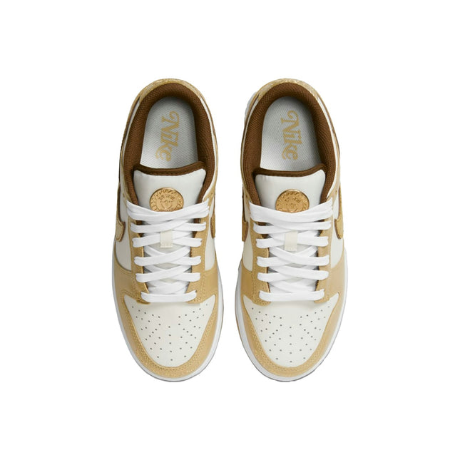 Nike Dunk Low LX Be The One HM3695-071, dessus réel de la paire