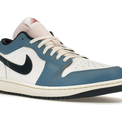 Air Jordan 1 Low SE Armory Navy HM3711-144, trois-quarts avant extérieur