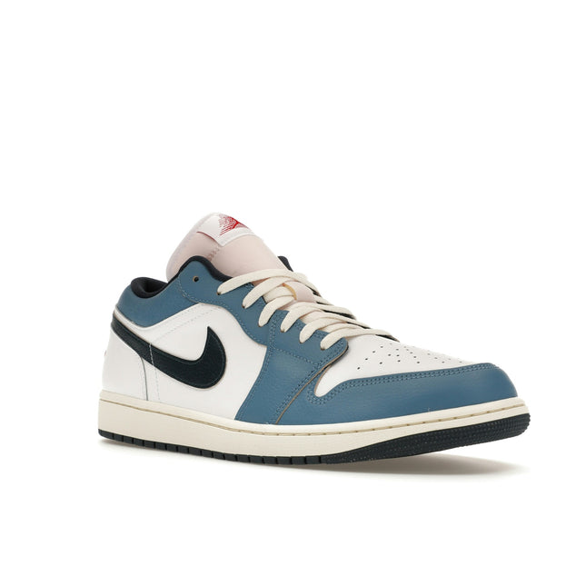Air Jordan 1 Low SE Armory Navy HM3711-144, trois-quarts avant extérieur
