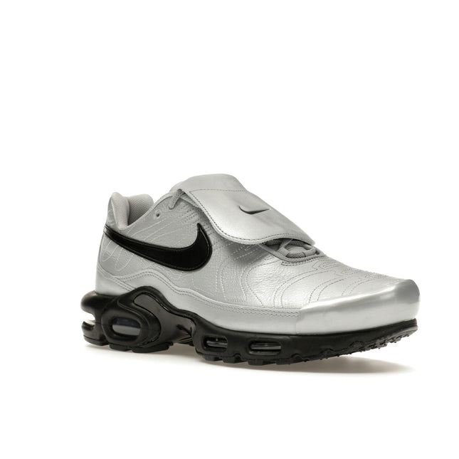 Nike Air Max Plus Tiempo Wolf Grey Black HM6850-001, trois-quarts avant extérieur