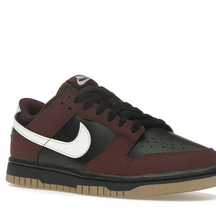 Nike Dunk Low Next Nature Burgundy Crush Black HM9658-600, trois-quarts avant extérieur